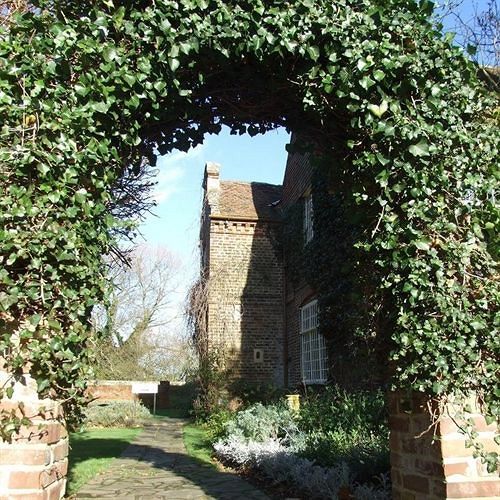 Howfield Manor Hotel 3*