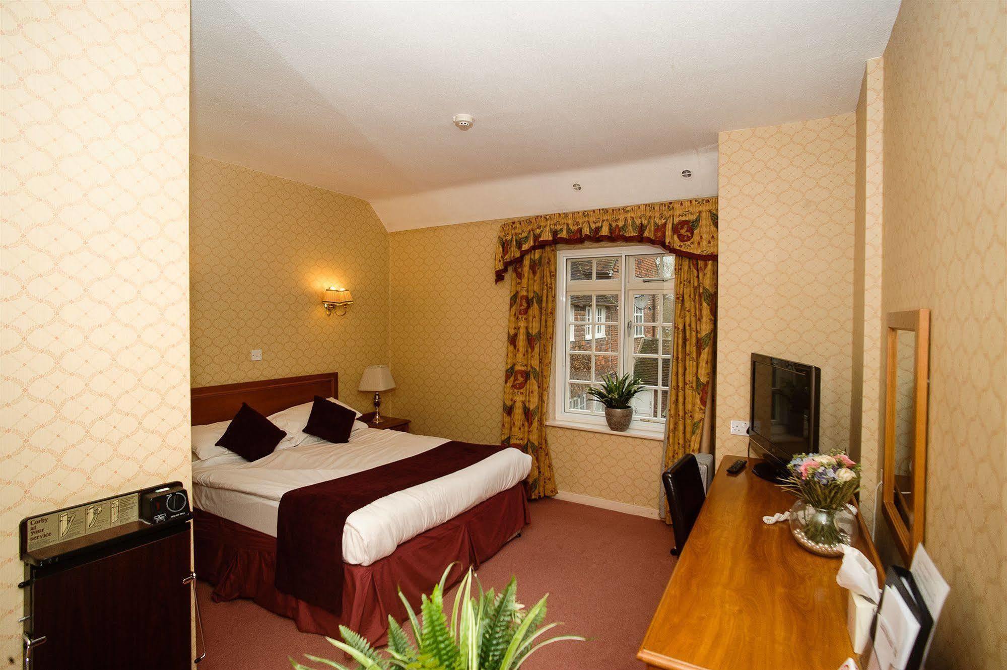 Howfield Manor 3* Canterbury
